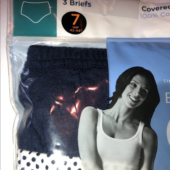 NIP Women’s Jockey Navy, blue and white Polka Dot Briefs Size 7 classic fit - Picture 2 of 3